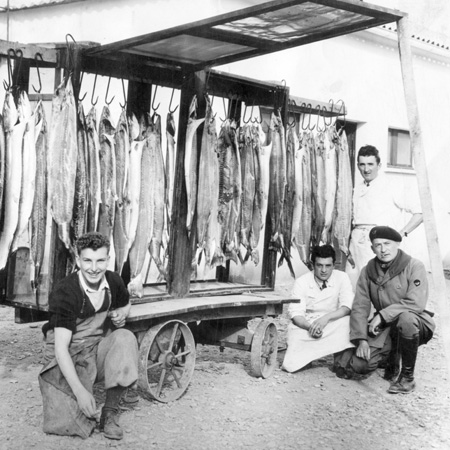 Les établissement Barthouil en 1945 - 21 saumons pêchés dans les Gaves